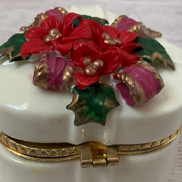 Heart Shaped Ceramic Christmas Holiday Trinket Box with Poinsettias and Bow 3"H - Picture 14 of 16